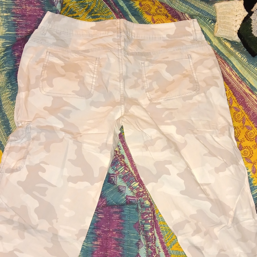 Capris - Picture 3 of 3
